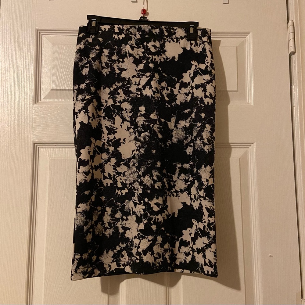 Black and White Vince Camuto Size XS Pencil Skirt